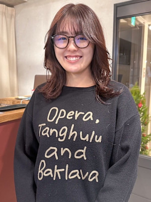 ダークブラウン　顔周りカット　くびれヘア　外ハネミディ　艶髪