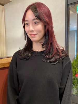 アンブレラカラー　チェリーレッド　ウルフレイヤー　顔周り