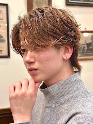 センターパートスタイル