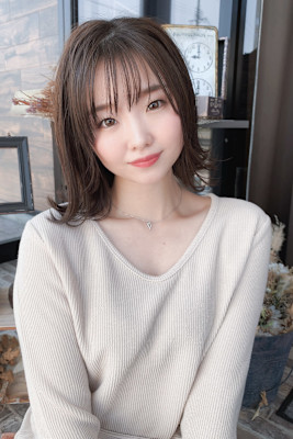 ナチュラルで柔らかい雰囲気を演出するレイヤーボブスタイル