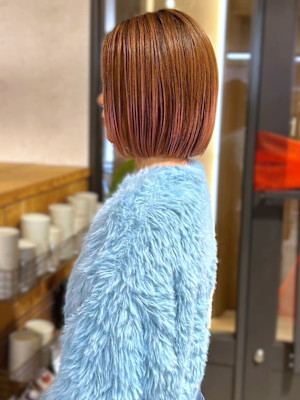 オレンジピンク　ぱつっとボブ　グラデーションカラー　艶髪