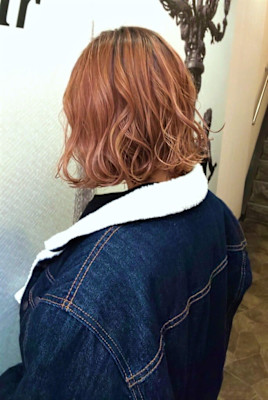 切りっぱなしボブでミルクティカラー