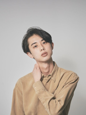 好感度UP！爽やか大人メンズかき上げのセンターパート