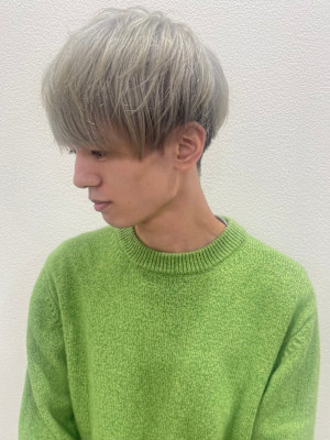 ホワイトシルバー　ミニマッシュ　ブリーチカラー　ハイトーン