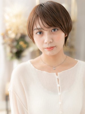 マッシュウルフショートステップボーンカット　マロンベージュ