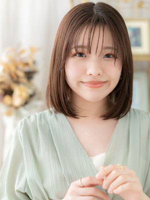 流し前髪アッシュオリーブ内巻きワンカール　細めハイライト