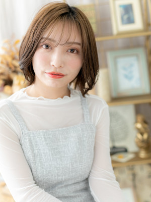 丸みフォルムオンブレ小顔くびれヘアボブルフ　細めハイライト