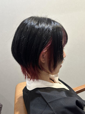 ショートウルフインナーカラー赤