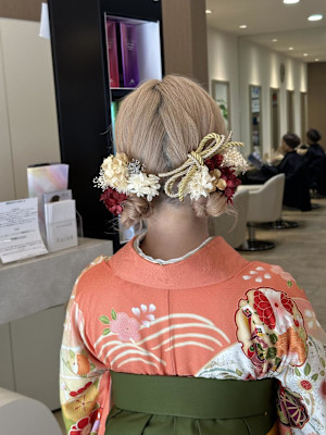 成人式、ライブ用、結婚式などのヘアセットもしてます！