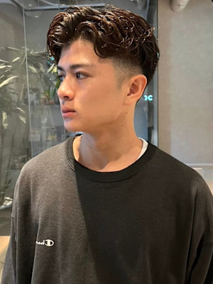 アップバング　ツーブロック　ビジネスパーマ　メンズパーマ