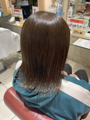 透明感抜群のグレージュカラー