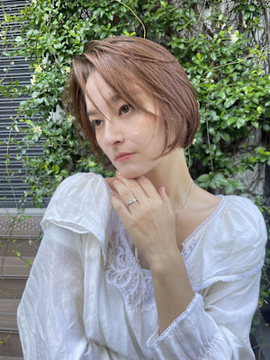 顎ラインレイヤーボブで首元すっきり！