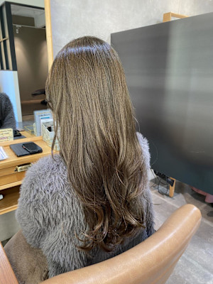 オリーブベージュ