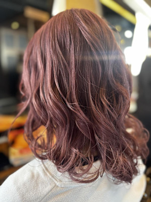 ピンクベージュ