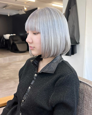 ハイトーンカラーホワイトシルバー＊内巻きボブ艶カラー/明大前