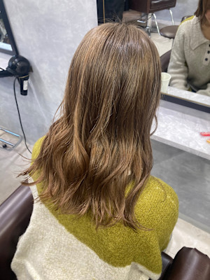 オリーブベージュ