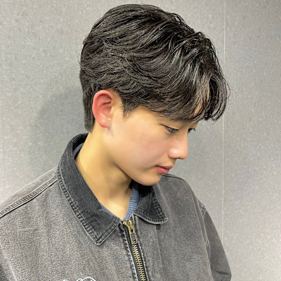 センターパート×フェザーパーマ