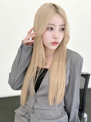 ハイトーン/ロング/顔周りカット/くびれヘア/透明感カラー