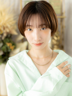 小顔ショートカットレイヤーヘルシースタイル　刈上げボブ