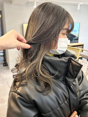 インナーカラーベージュ×アッシュブラウン＊ゆる巻き/明大前