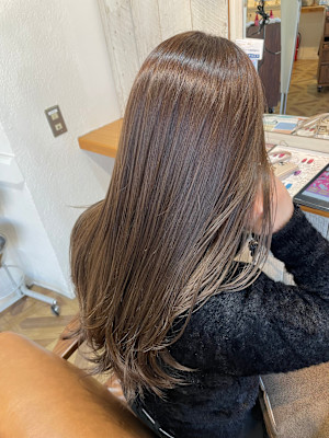 オリーブグレージュ×小野ふゆり