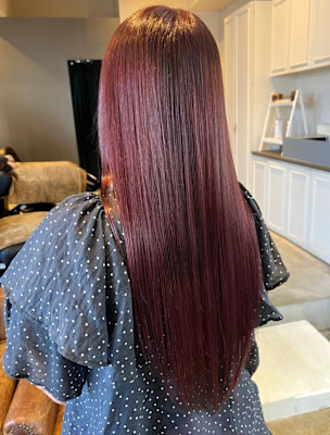 ピンクベージュ　艶カラー　ロング　髪質改善　レッド系カラー