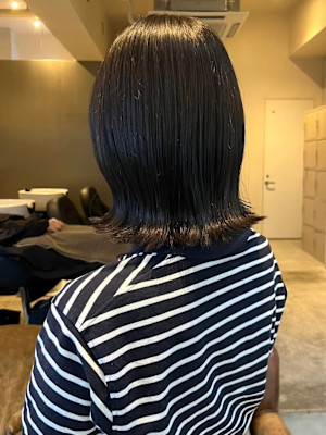 髪質改善　外ハネセミディ　地毛風カラー　黒髪ボブ　艶髪