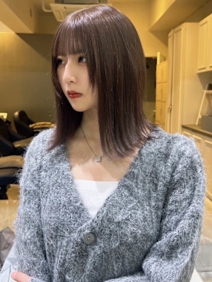 髪質改善カラー 顔周りレイヤー 外ハネミディアム グレージュ