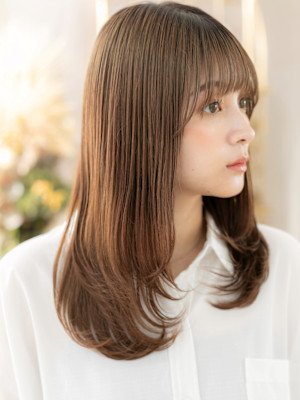 アースカラーワンカールストレートレイヤー　くすみベージュ