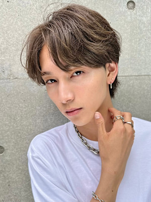 トレンドの雰囲気ある男ヘアへ