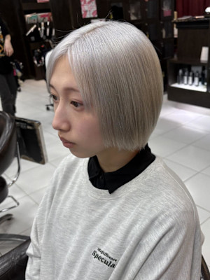ホワイト/ショート/白髪ボカシ　岩崎錦糸町北口