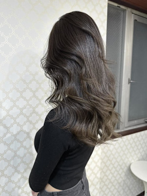 カーキベージュ