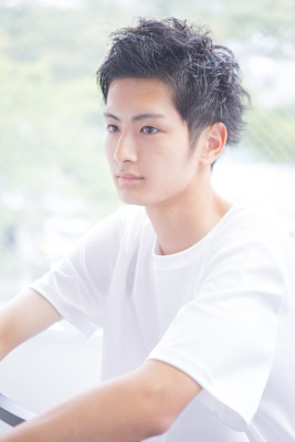 ビジネスコンマヘアかき上げヘアビジカジハンサムショート