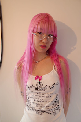 ビビットピンク