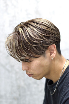ハイライトカラー刈り上げセンターパートバレイヤージュ