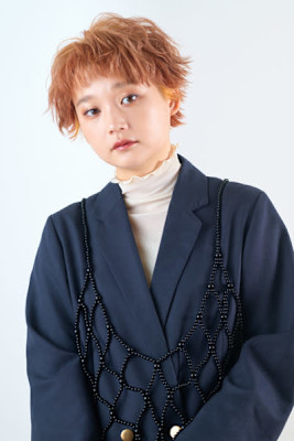 ショートヘア×イヤリングカラー