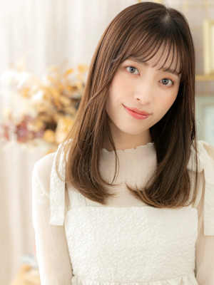 暗髪ココアベージュ小顔サラ艶ロングレイヤー　くすみベージュ