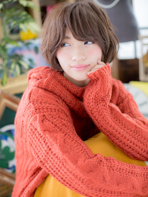 インナーカラーくせ毛風小顔ミニボブショート　くすみベージュ