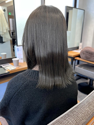 ニュアンスカラーシアーグレージュ＊外ハネセミロング艶カラー