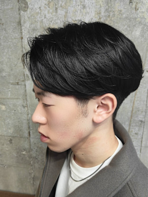 ニュアンスパーマ　ピンパーマ　ツーブロックマッシュ　黒髪束感