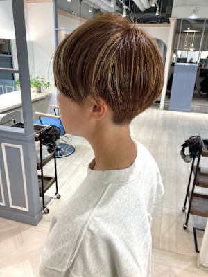 ベリーショート刈り上げ女子ナチュラルハイライト駅近美容室赤羽