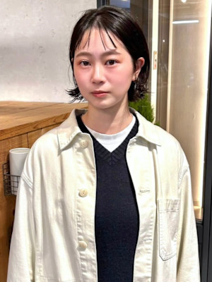 外ハネボブ　シースルーバング　ミニボブ　暗髪カラー