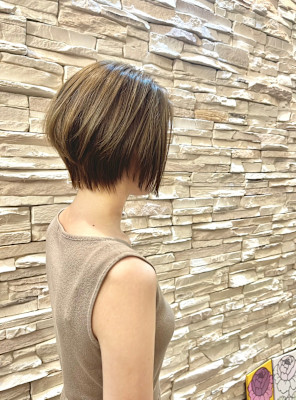 前下がりショートボブ　くびれショート30代40代50代