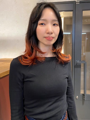 ロングレイヤー　センターパート　オレンジ　グラデーション