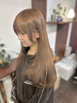 顔周りレイヤーカットくびれヘアミルクティーベージュカラー