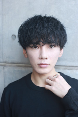 無造作マッシュ黒髪ブルーブラック