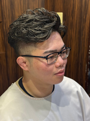 七三毛流れパーマ