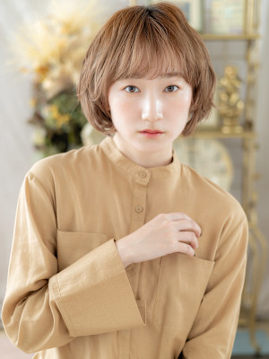 マッシュパーマ前下がりショートウルフカット　くすみベージュ