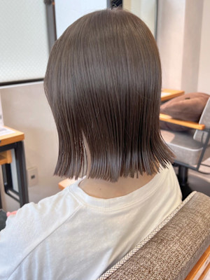 透明感カラーミルクティーグレージュ＊切りっぱなしボブ