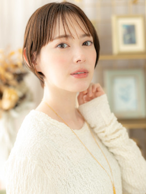 シールスルーバング前下がりミニボブショート　マロンベージュ